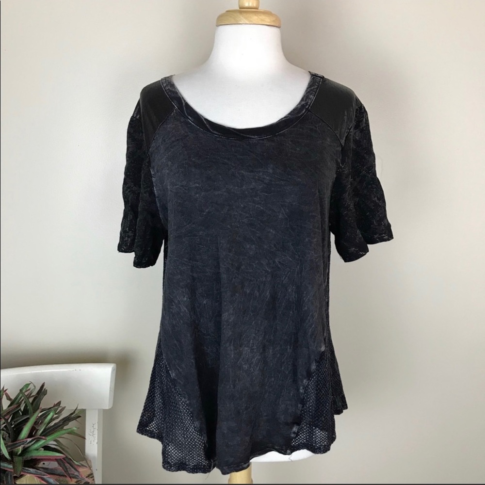 Distressed Gimmicks High/Lo Top!